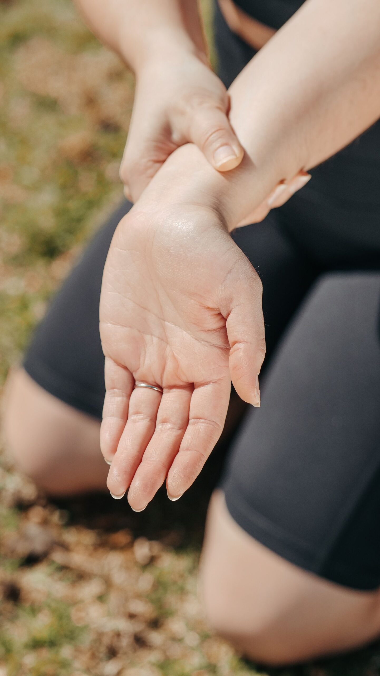 ภาพถ่ายประกอบอาการไม่สบายบริเวณมือและข้อมือ