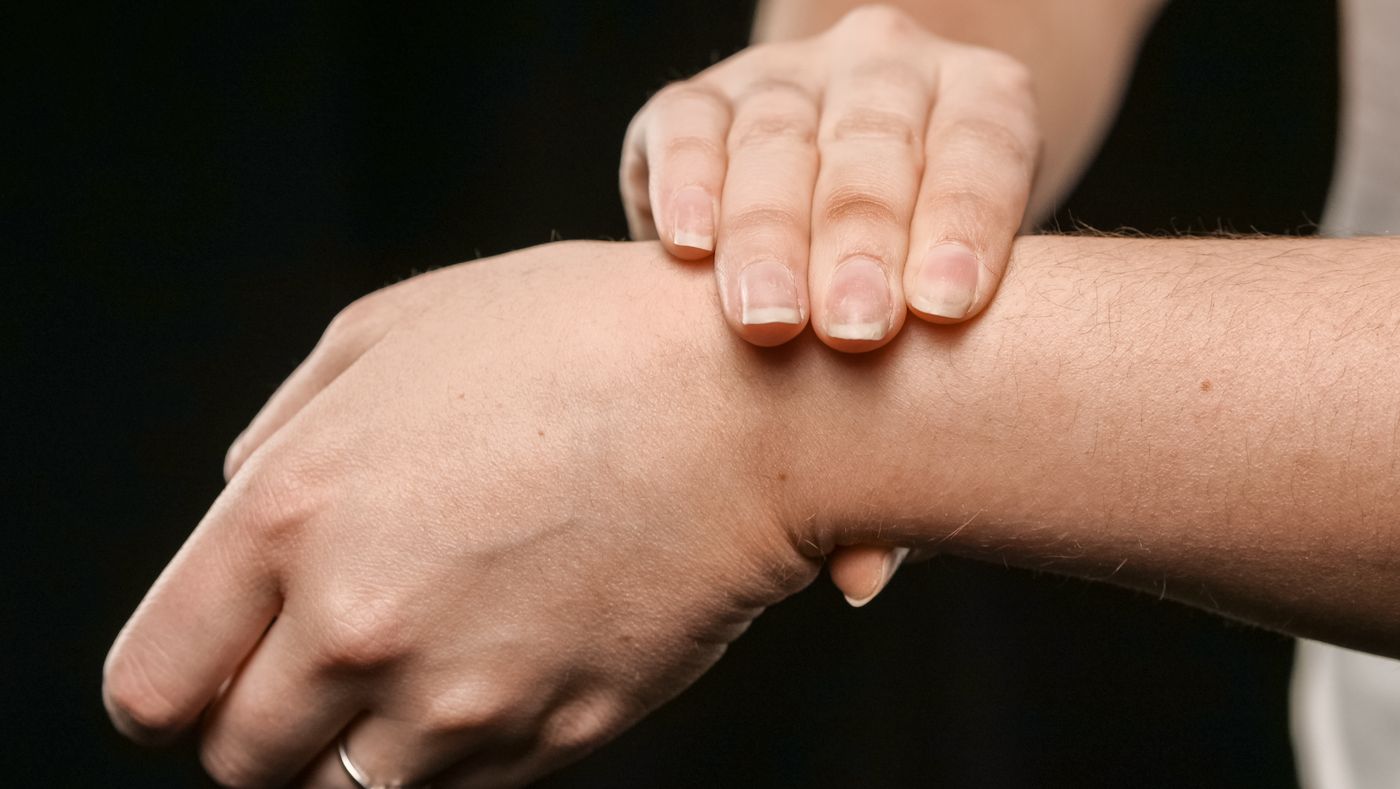 ภาพถ่ายประกอบมือและข้อมือ